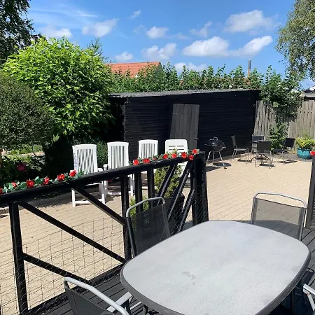 House With Good Lokation Near Forrest And * 腓特烈港