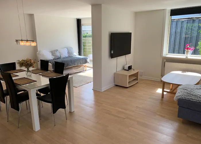 House With Good Lokation Near Forrest And 度假居 *