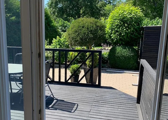 House With Good Lokation Near Forrest And 度假居