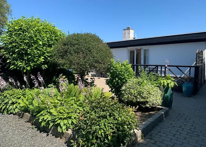 House With Good Lokation Near Forrest And 度假居